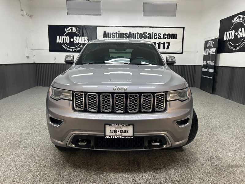 2017 Jeep Grand Cherokee Overland Upper Image 2