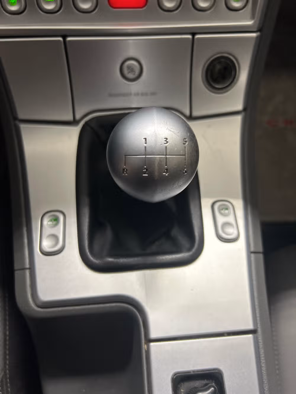 2008 Chrysler Crossfire Limited Image 12