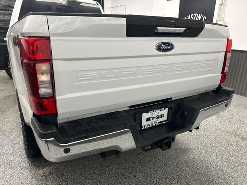 2021 Ford F-350 Super Duty Lariat Lower Image 3