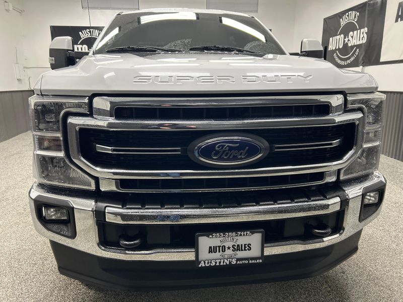 2021 Ford F-350 Super Duty Lariat Upper Image 2