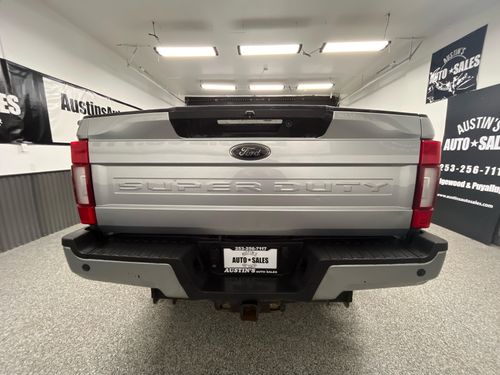 2022 Ford F-250 Super Duty Lariat Lower Image 2