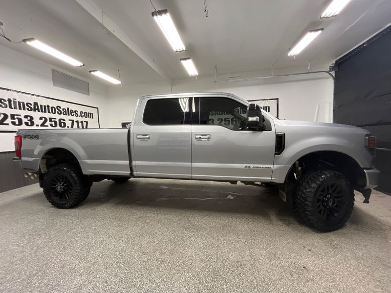 2022 Ford F-250 Super Duty Lariat Upper Image 2