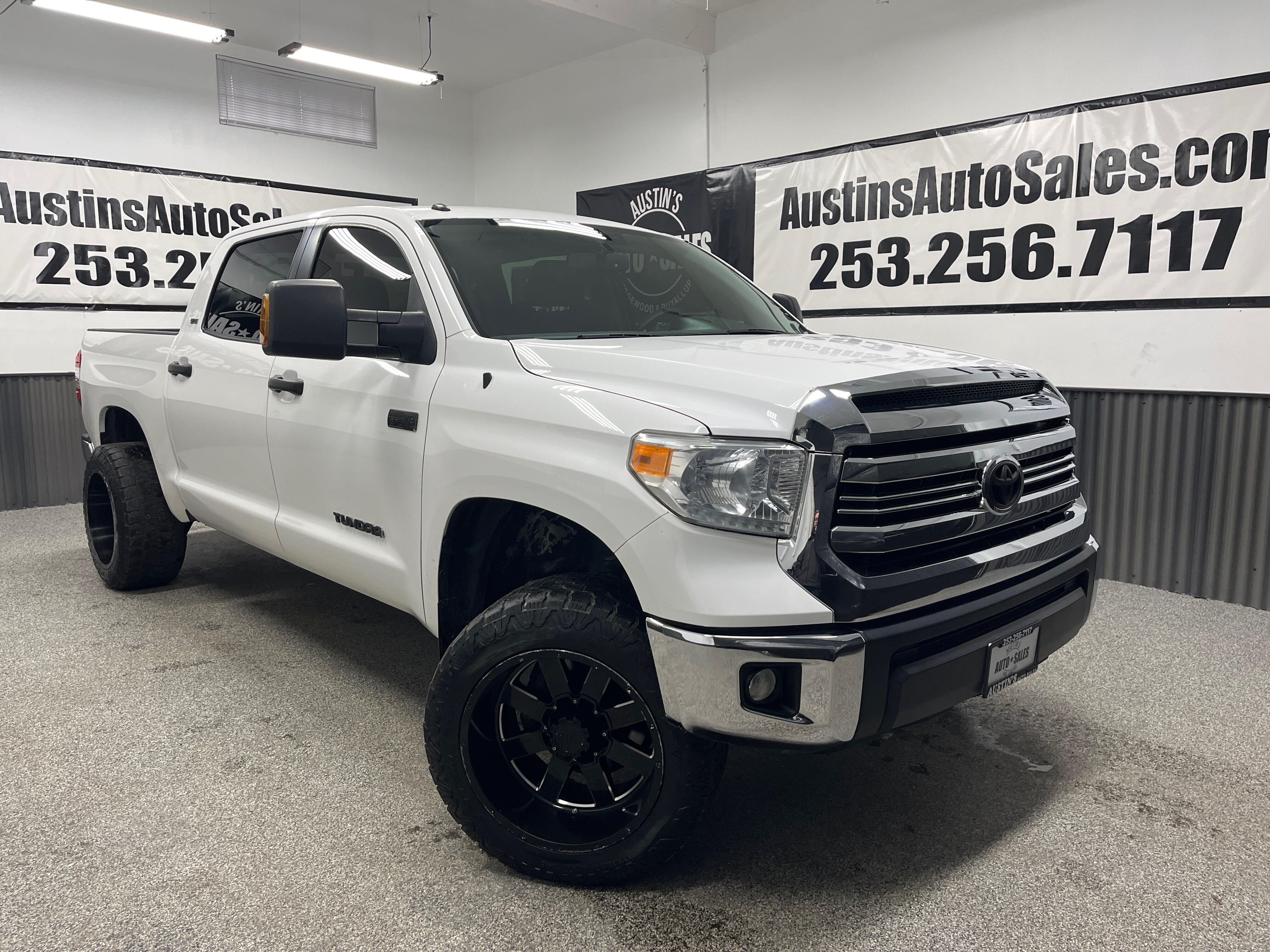 2016 Toyota Tundra SR5's photo