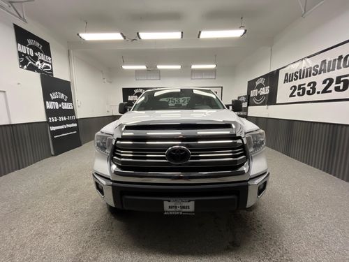 2016 Toyota Tundra SR5 Lower Image 3