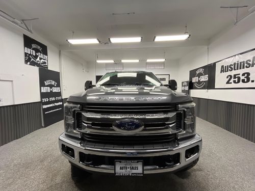 2017 Ford F-350 Super Duty XLT Lower Image 3