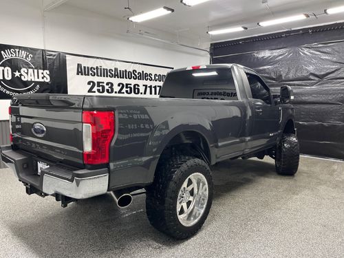 2017 Ford F-350 Super Duty XLT Lower Image 1