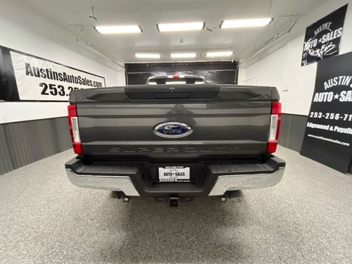 2017 Ford F-350 Super Duty XLT Lower Image 2
