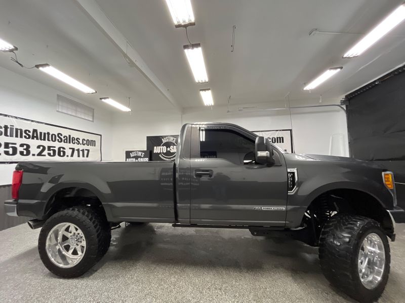 2017 Ford F-350 Super Duty XLT Upper Image 2