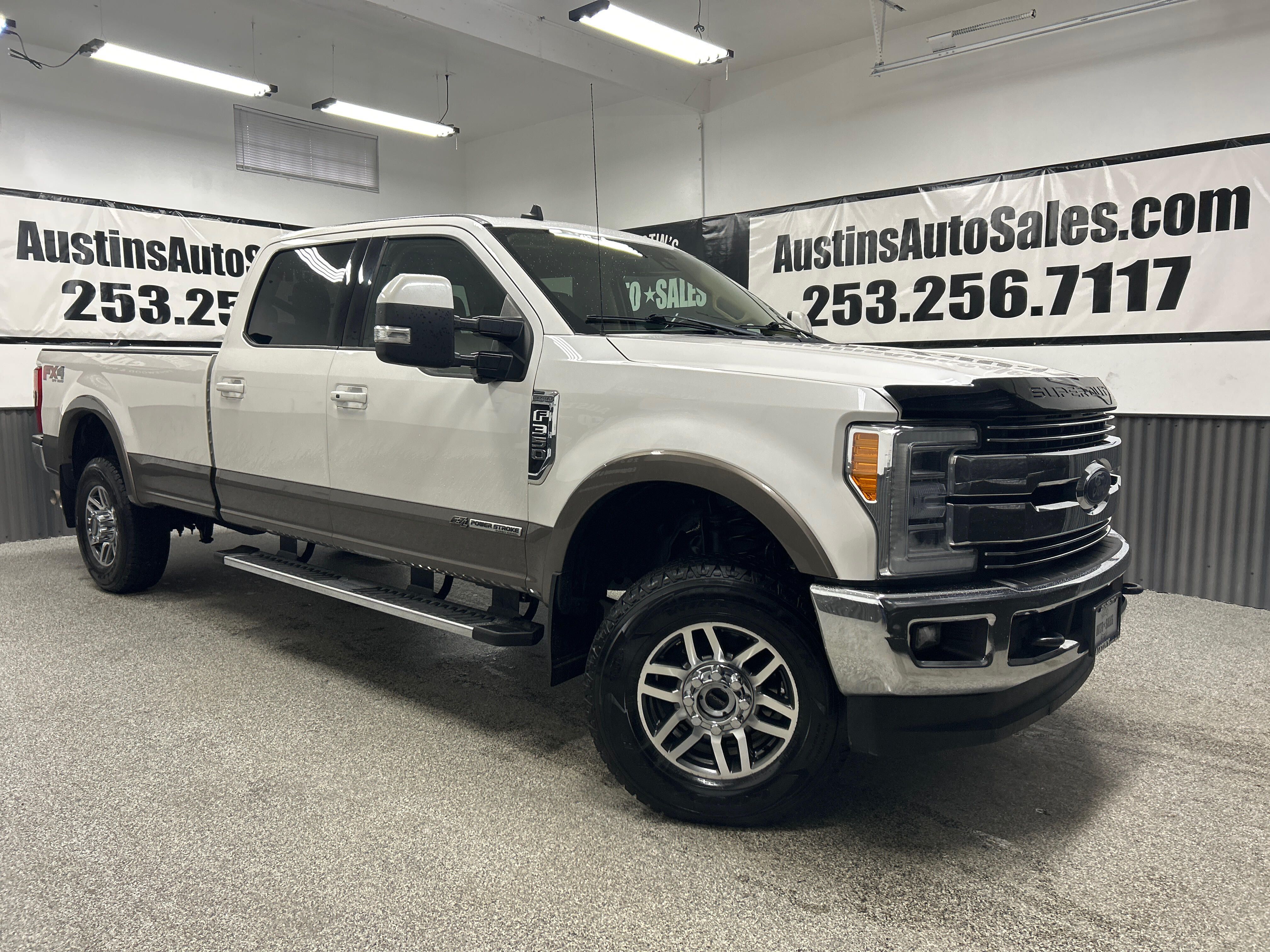 2019 Ford F-350 Super Duty Lariat's photo