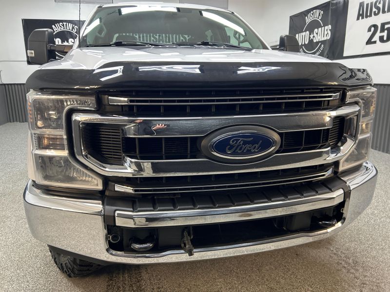 2020 Ford F-350 Super Duty XLT Upper Image 2