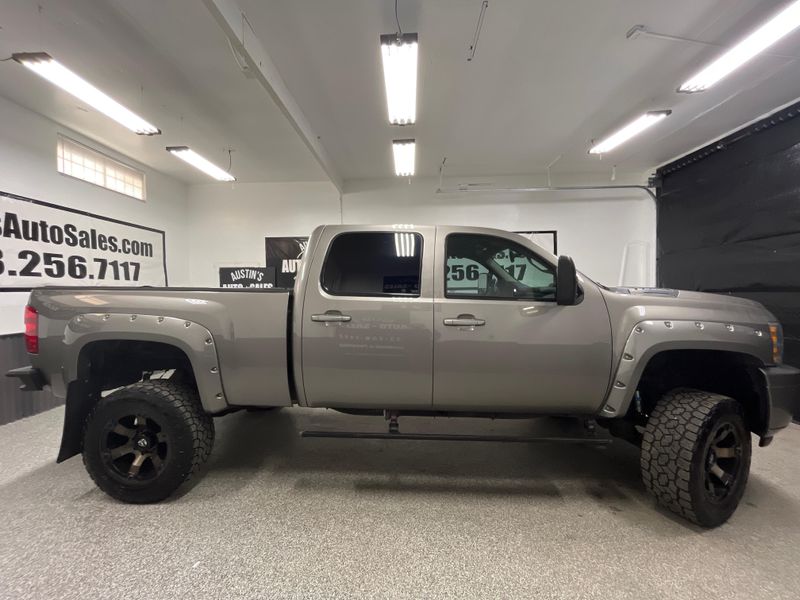 2013 Chevrolet Silverado 2500HD LTZ Upper Image 2