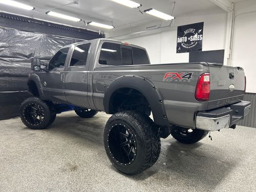 2012 Ford F-250 Super Duty Lariat Lower Image 2