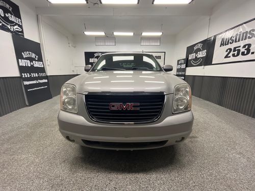 2009 GMC Yukon XL SLT 2500 Lower Image 3