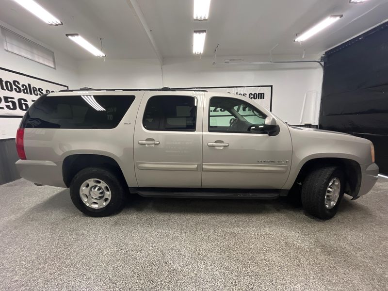 2009 GMC Yukon XL SLT 2500 Upper Image 2