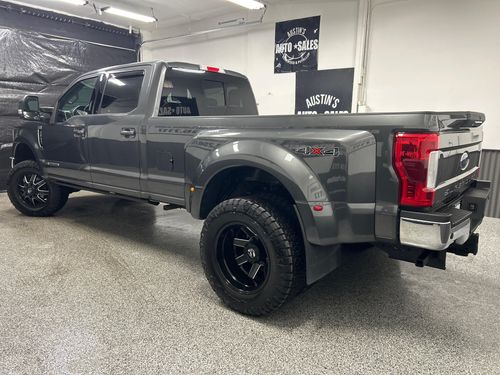 2017 Ford F-350 Super Duty Lariat Lower Image 2