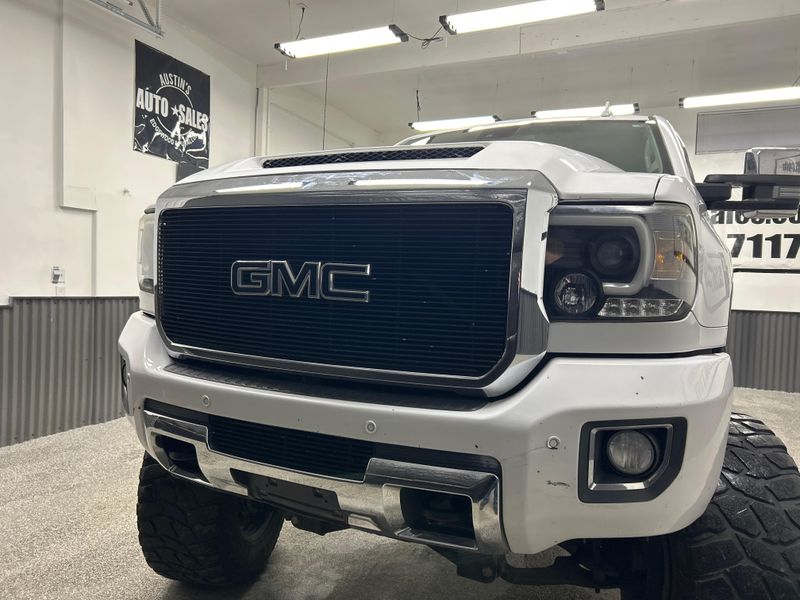 2015 GMC Sierra 3500HD Denali Upper Image 2