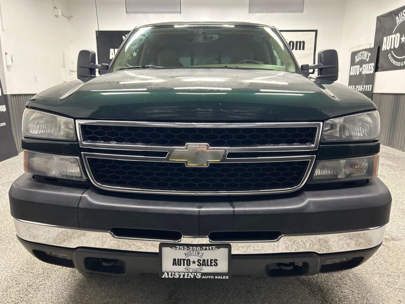 2006 Chevrolet Silverado 3500 LS Upper Image 2