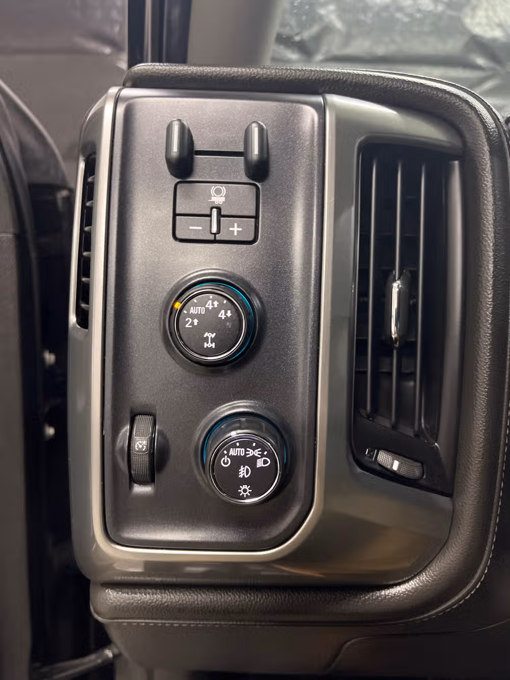 2015 Chevrolet Silverado 1500 LTZ Z71 Image 21