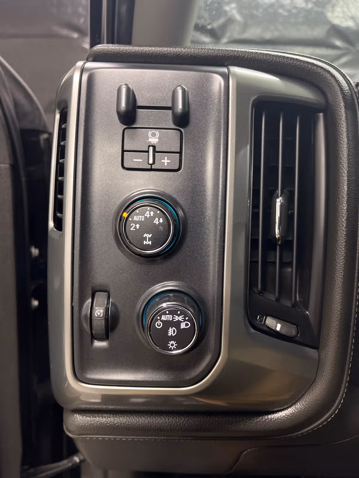 2015 Chevrolet Silverado 1500 LTZ Z71 Image 21