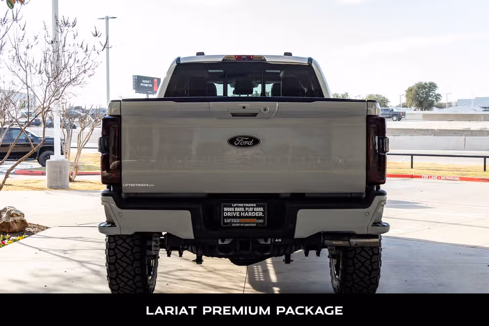 2026 Ford F-250 Super Duty Lariat Crew Cab Image 8