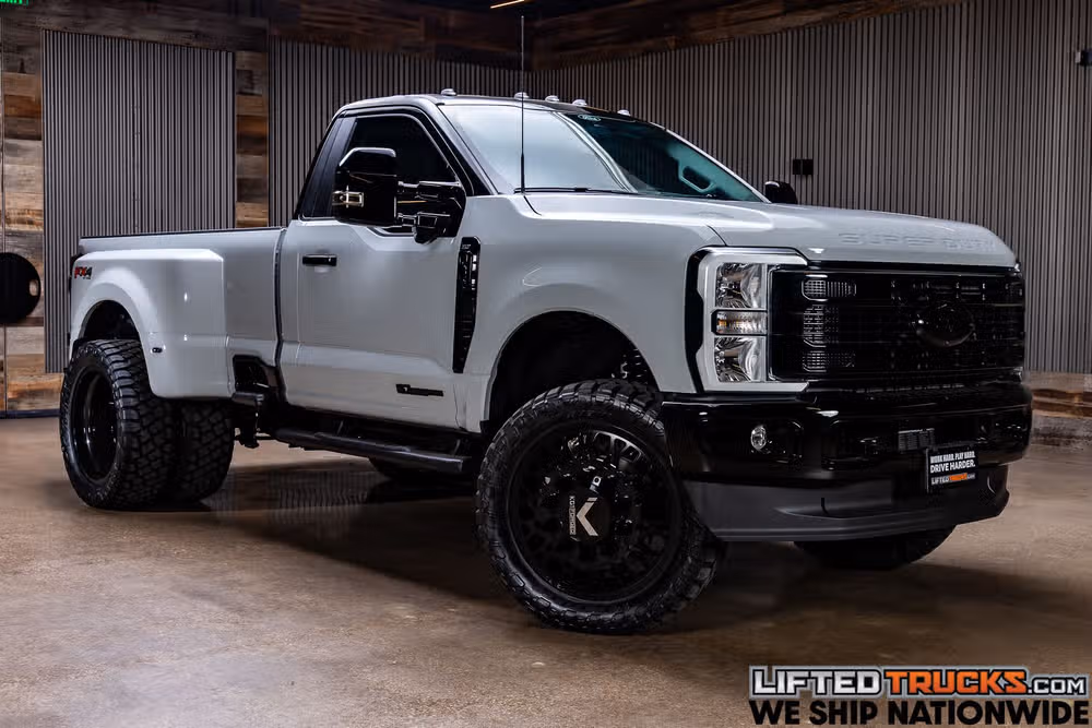 2026 Ford F-350 Super Duty XLT Regular Cab Image 1