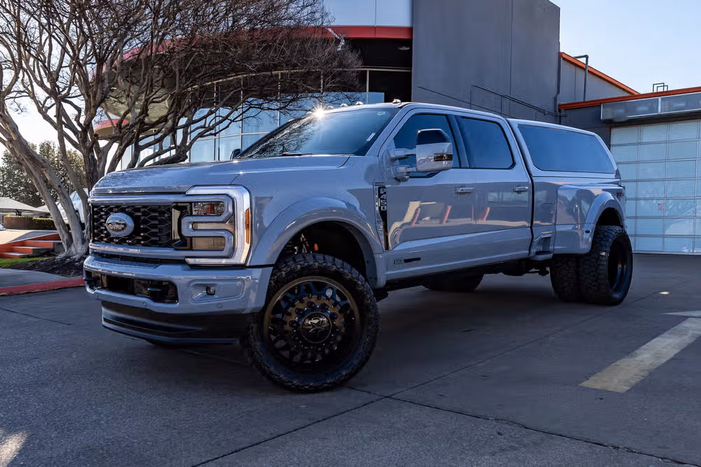 2025 Ford F-450 Super Duty Platinum Crew Cab Image 5
