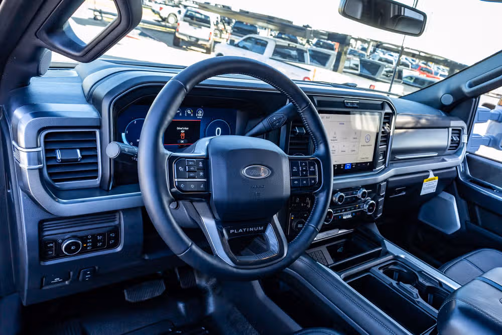 2025 Ford F-450 Super Duty Platinum Crew Cab Image 17
