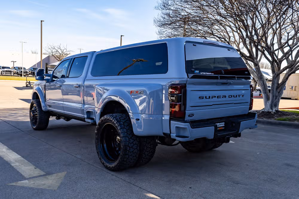 2025 Ford F-450 Super Duty Platinum Crew Cab Image 7