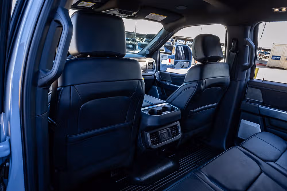 2025 Ford F-450 Super Duty Platinum Crew Cab Image 32