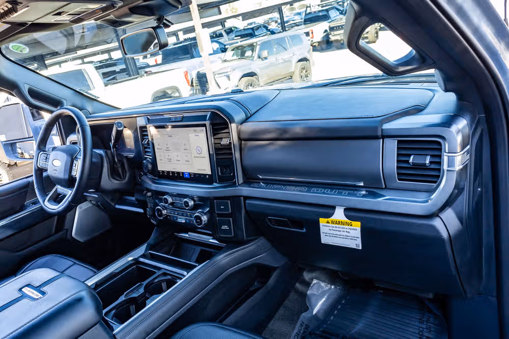 2025 Ford F-450 Super Duty Platinum Crew Cab Image 18