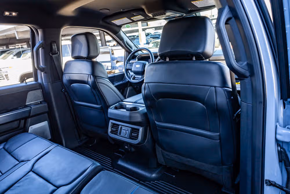 2025 Ford F-450 Super Duty Platinum Crew Cab Image 30
