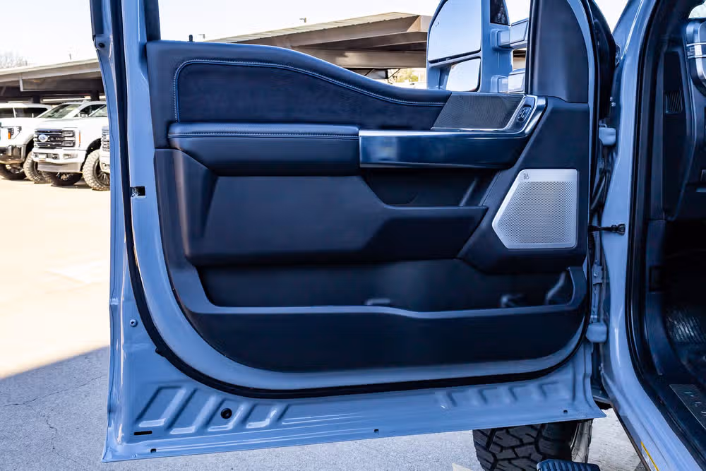 2025 Ford F-450 Super Duty Platinum Crew Cab Image 34