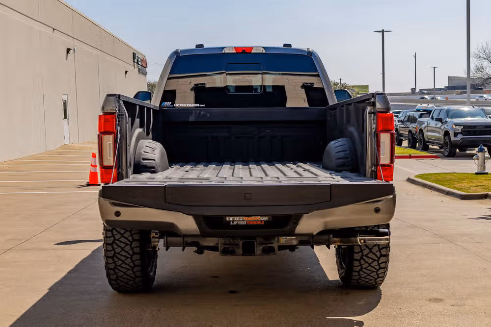 2022 Ford F-350 Super Duty Platinum Crew Cab Image 9