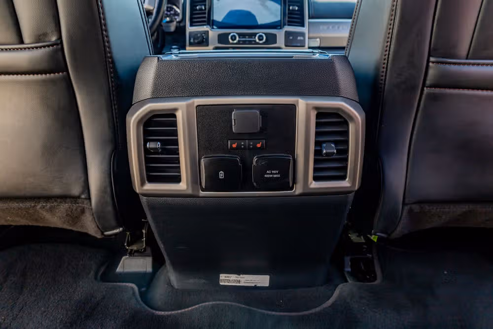 2022 Ford F-350 Super Duty Platinum Crew Cab Image 31