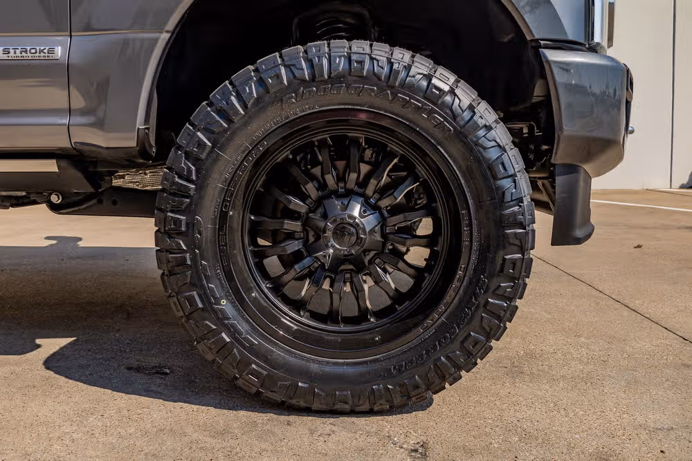 2022 Ford F-350 Super Duty Platinum Crew Cab Image 12