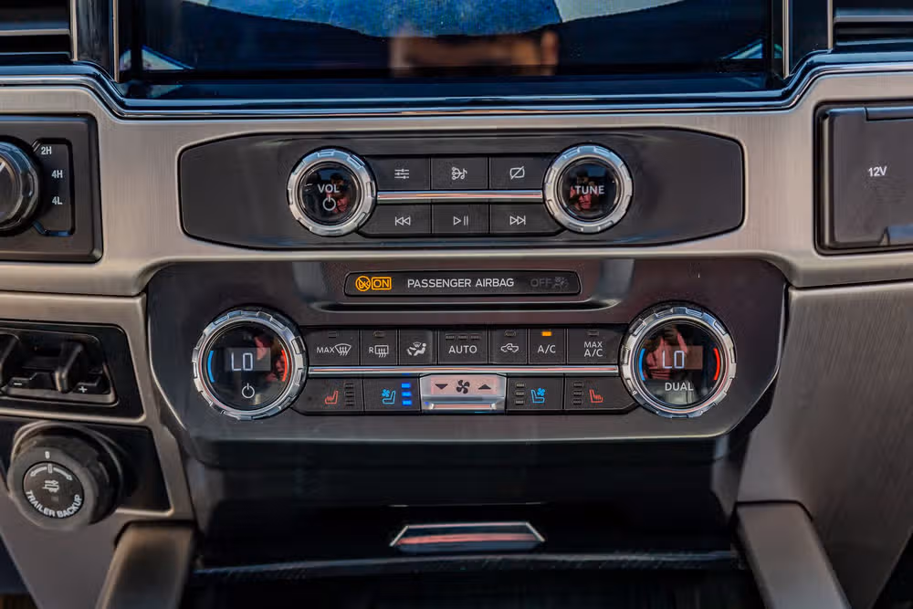2022 Ford F-350 Super Duty Platinum Crew Cab Image 26
