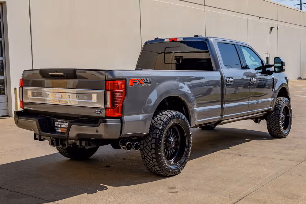 2022 Ford F-350 Super Duty Platinum Crew Cab Image 10
