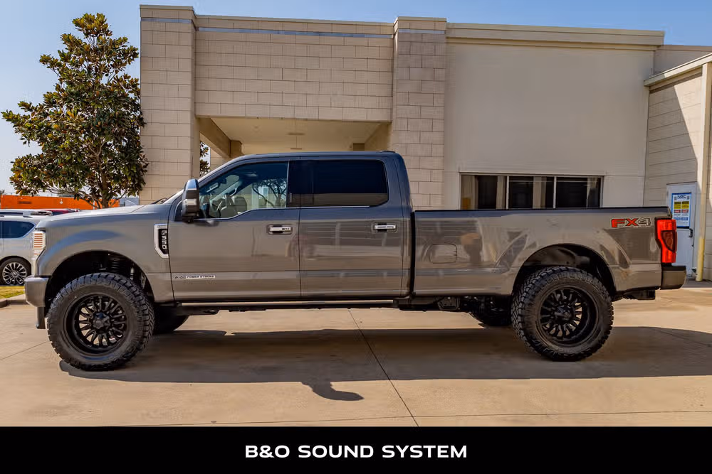 2022 Ford F-350 Super Duty Platinum Crew Cab Image 6