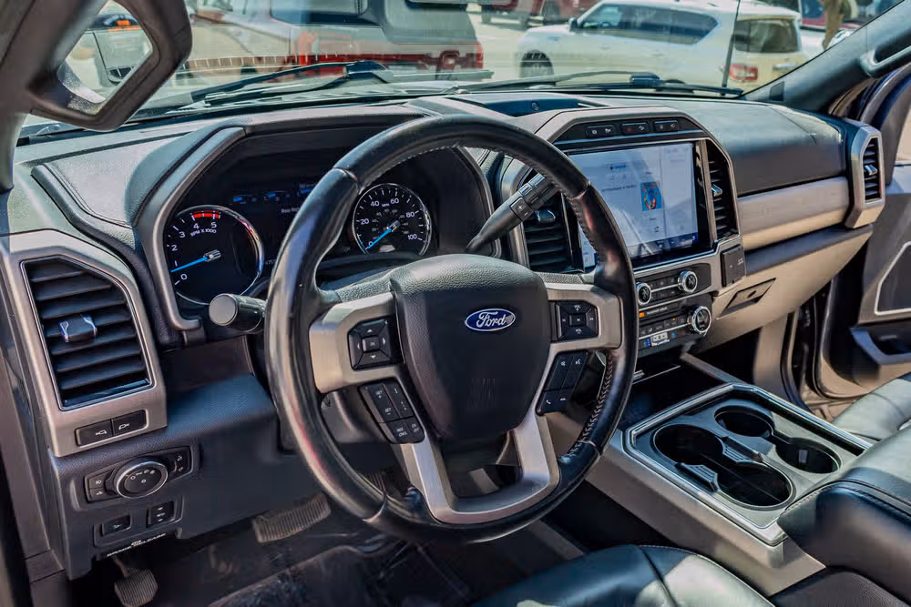 2022 Ford F-350 Super Duty Platinum Crew Cab Image 17