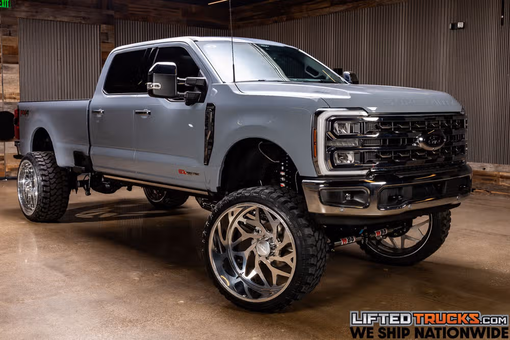 2026 Ford F-350 Super Duty King Ranch Crew Cab Image 1