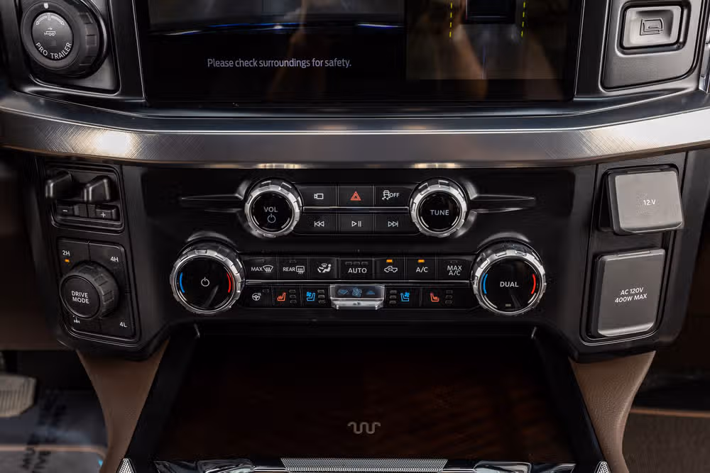 2026 Ford F-350 Super Duty King Ranch Crew Cab Image 28