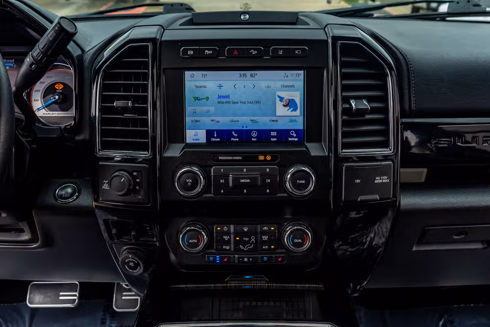 2021 Ford F-250 Super Duty Lariat Harley-Davidson Crew Cab Image 23
