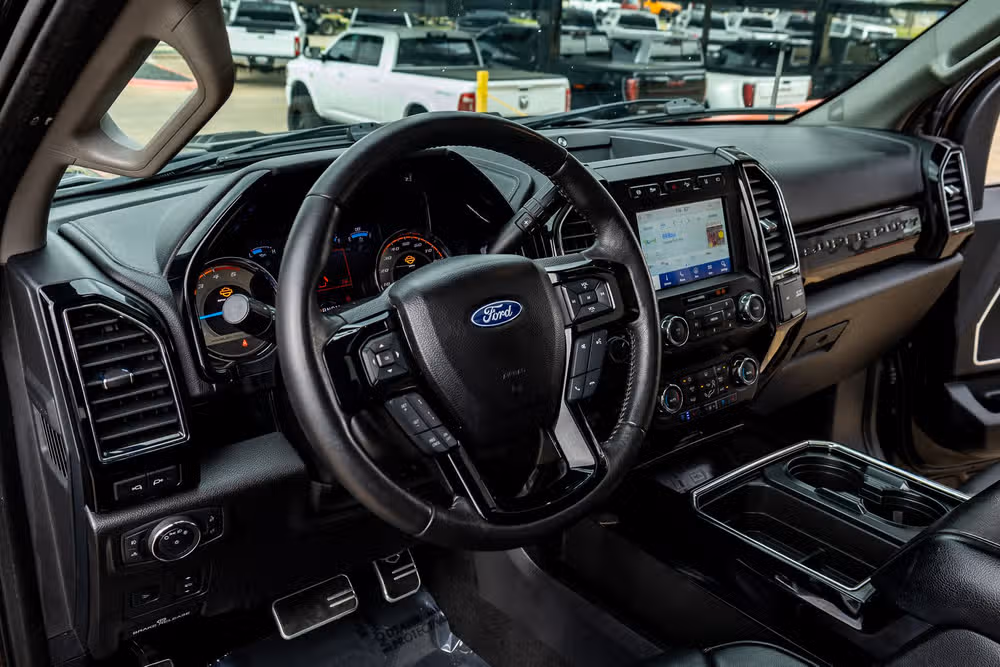2021 Ford F-250 Super Duty Lariat Harley-Davidson Crew Cab Image 16