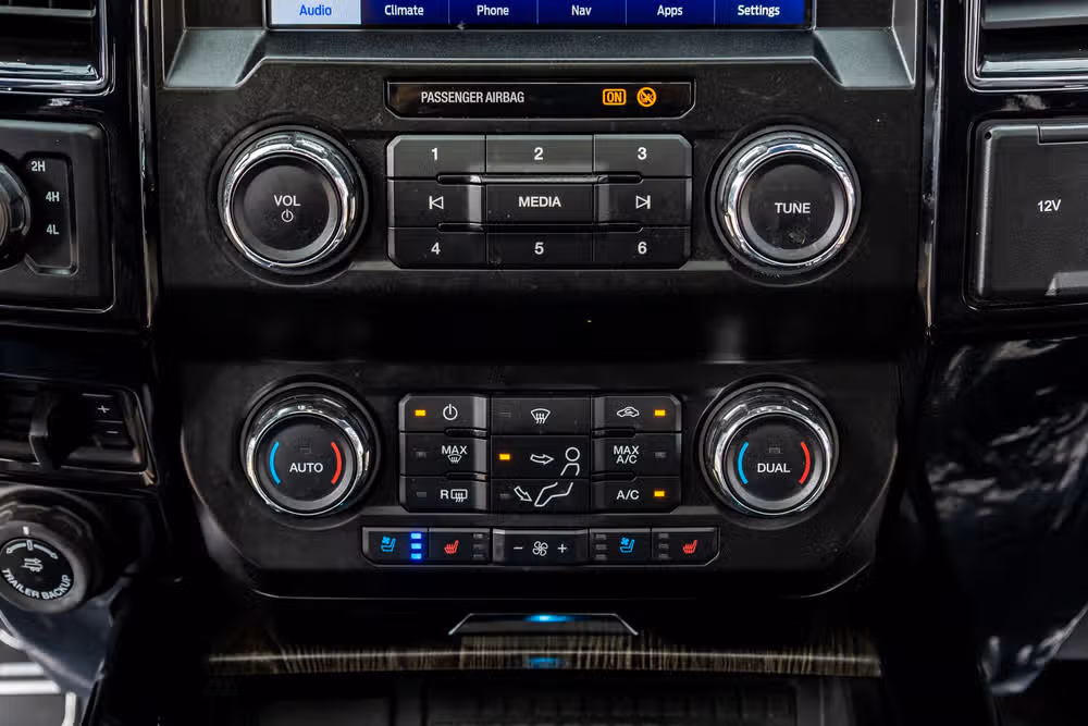 2021 Ford F-250 Super Duty Lariat Harley-Davidson Crew Cab Image 26