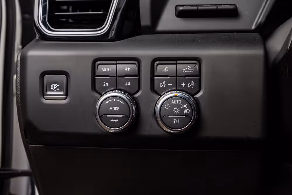 2024 GMC Sierra 1500 Denali Ultimate Crew Cab Image 17