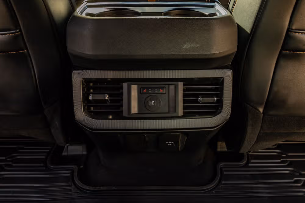 2024 Ford F-350 Super Duty Platinum Crew Cab Image 31
