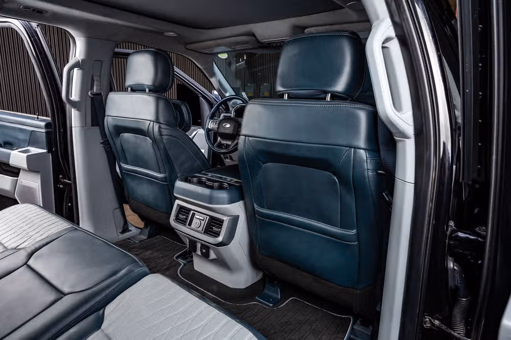 2024 Ford F-450 Super Duty Limited Crew Cab Image 32