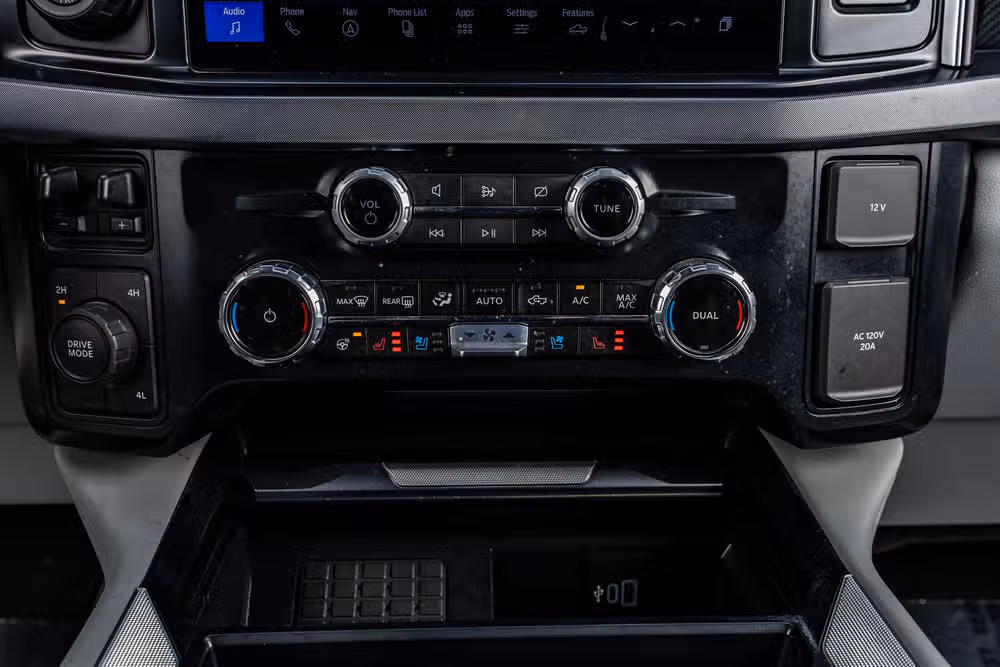 2024 Ford F-450 Super Duty Limited Crew Cab Image 27