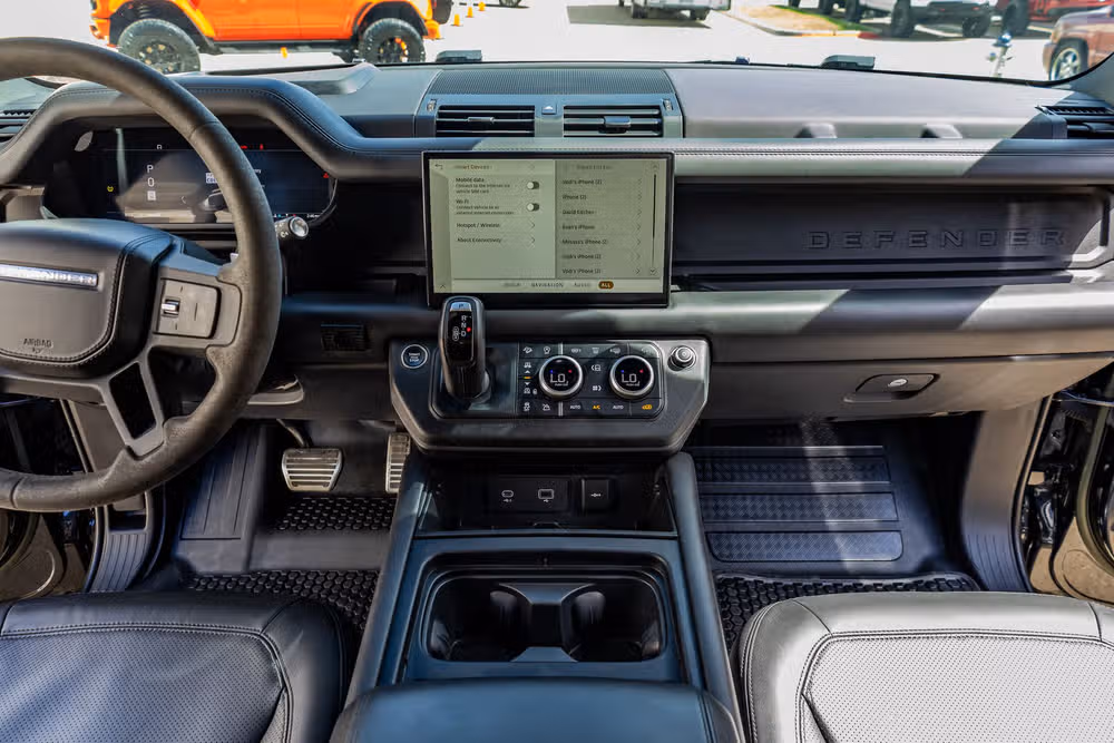 2023 Land Rover Defender 110 V8 Image 22