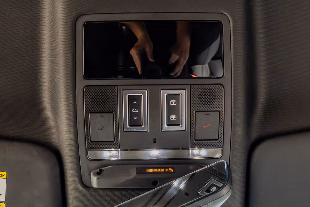 2023 Land Rover Defender 110 V8 Image 27